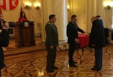 Кључеве су уручили Министар одбране Александар Вулин и Начелник Генералштаба Војске Србије генерал пуковник Љубиша Диковић.